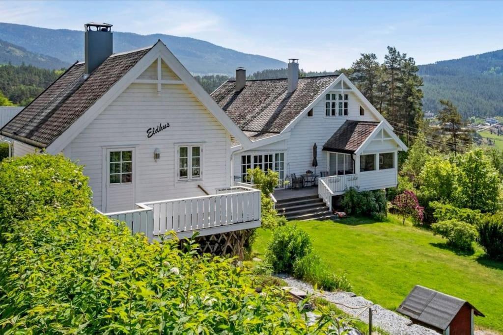 Nydelig Lite Hus Med Egen Vedfyrt Baksteovn. Villa Kaupanger Kültér fotó
